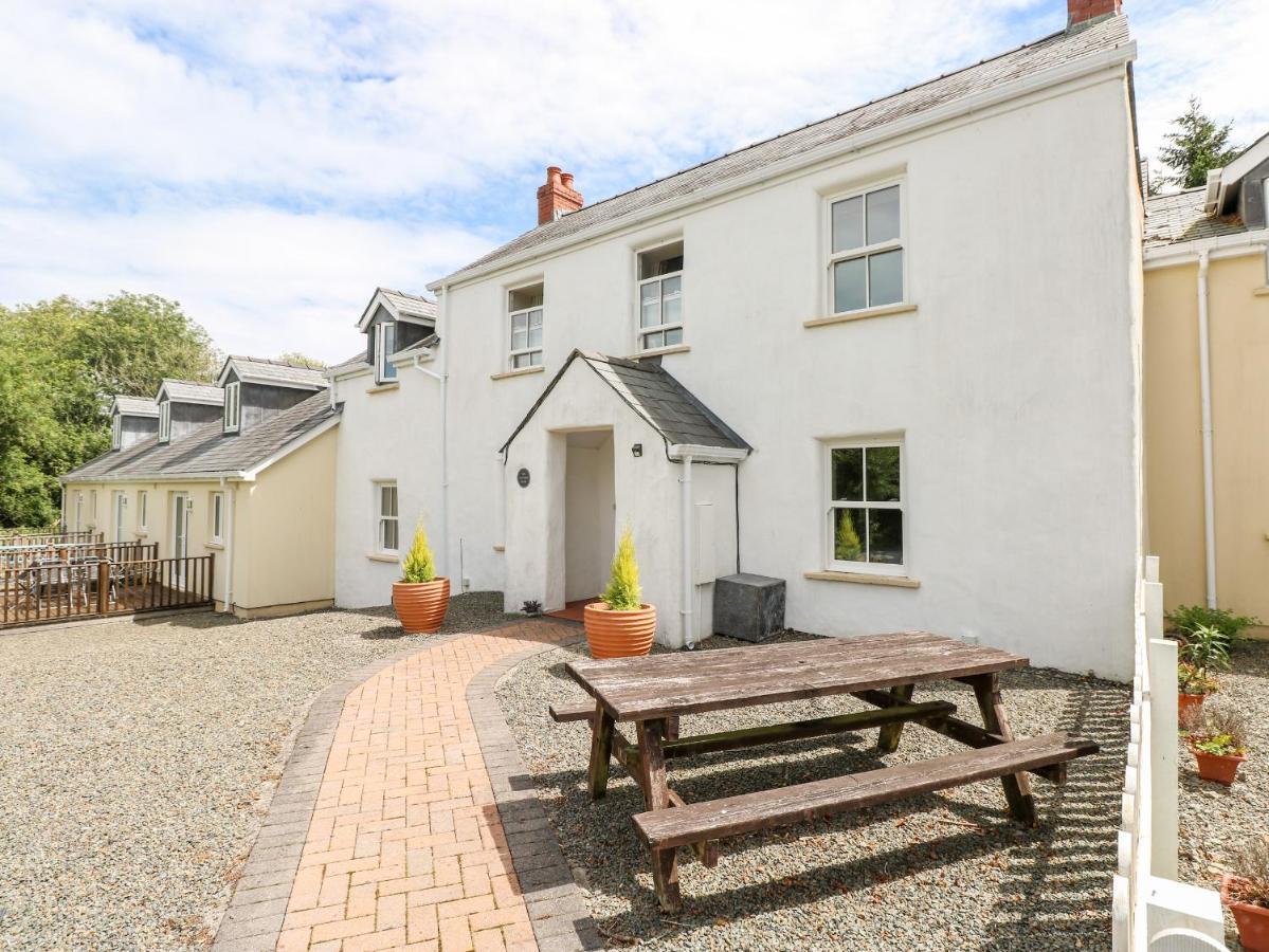 The Old Farm House Tenby Exterior photo